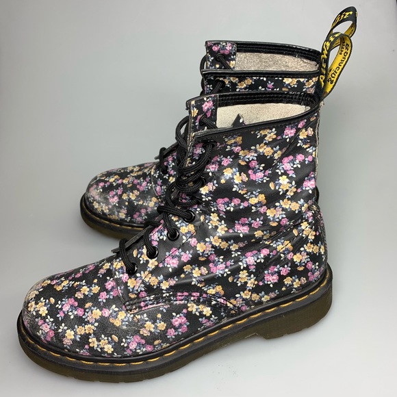 11821 doc martens